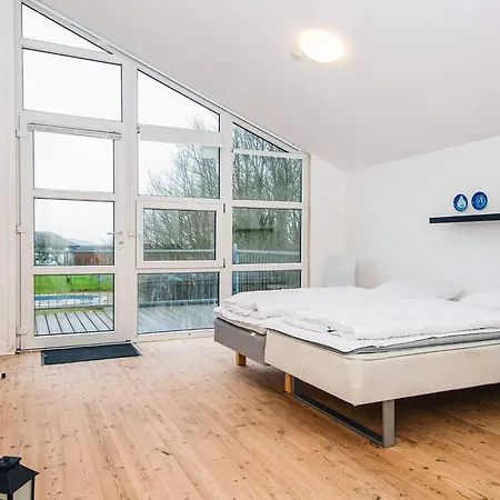 16 Person In Vakantiehuis Højer
