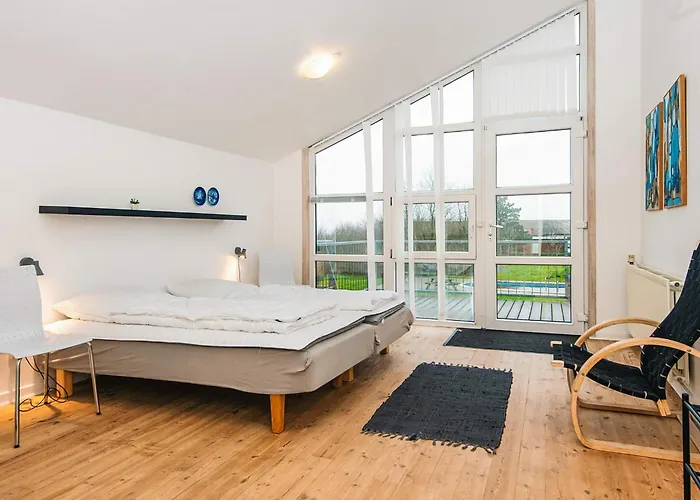 16 Person In Feriehus