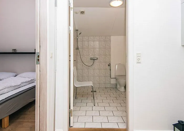 16 Person In Feriehus Højer